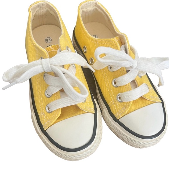 ❌FINAL SALE ❌ Kids size 25 yellow tennis shoes - Picture 1 of 6